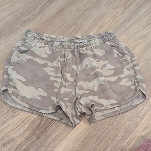 American Eagle Outfitters Green Camo Women's Shorts Size Small